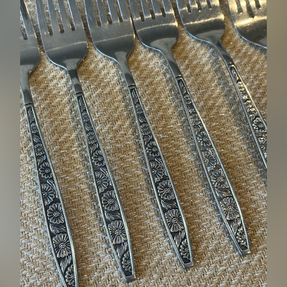Vintage Spring Boutique Stainless forks (6) - Picture 2 of 3